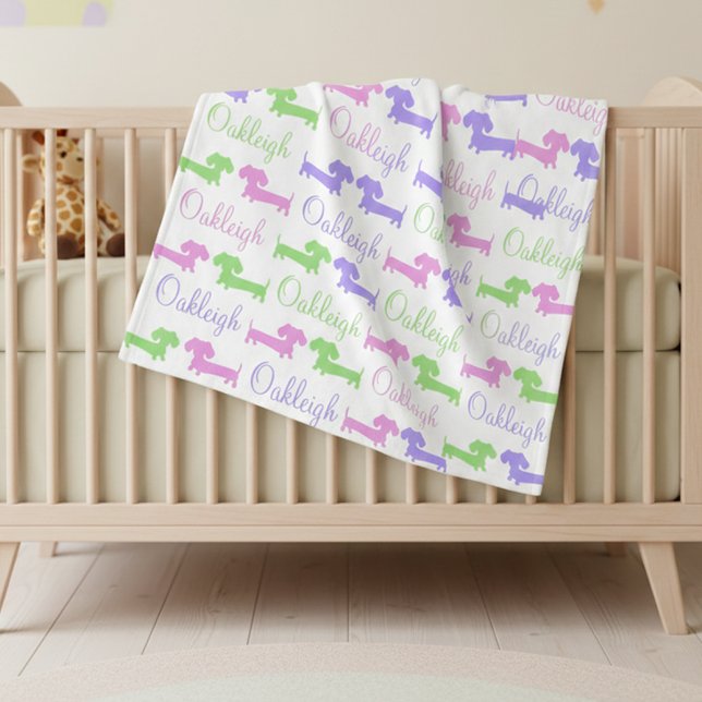 Polaire Couverture de la crèche de Dachshund, non sexiste (Personalized dachshund baby blanket - pinks, purples, and greens)