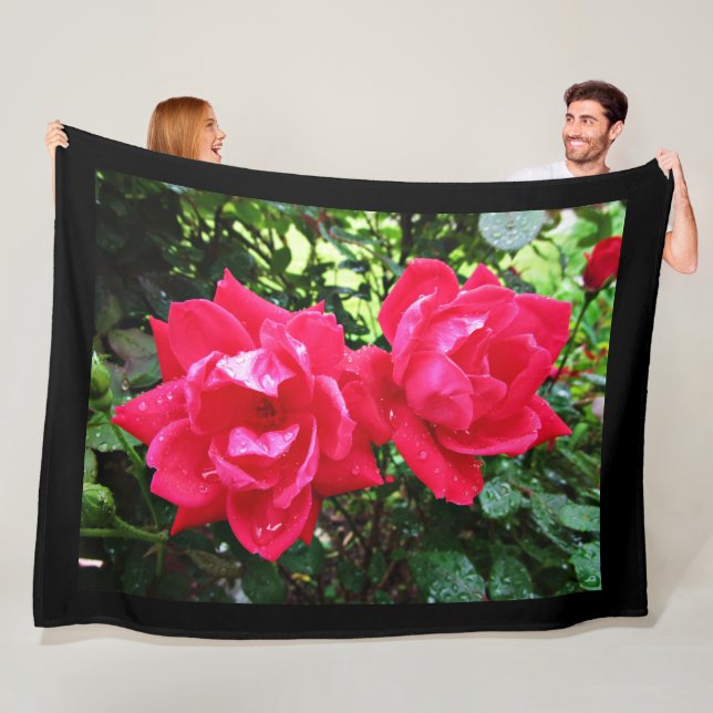 POLAIRE COUVERTURE EN FLANELLE AUX ROSES ROSES (En situation)