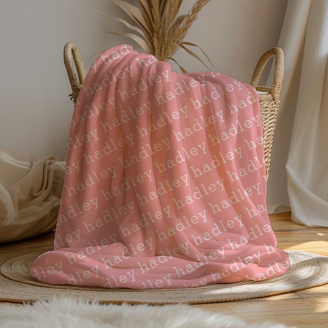 Polaire Couverture en molleton à nom de typographie simple (A personalized pink name blanket.)