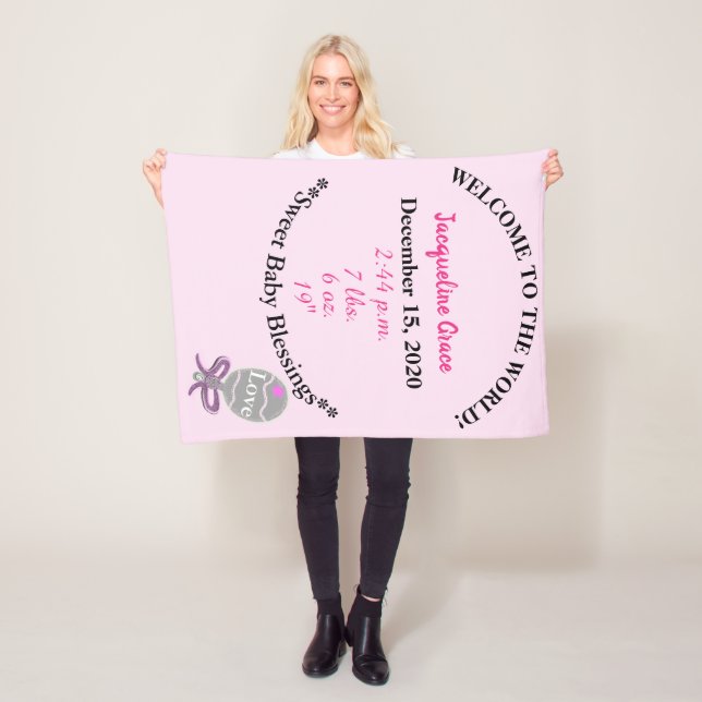 Polaire Couverture en molleton hochet rose pour bébé fille (En situation)