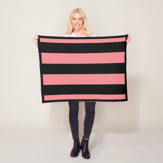Polaire Couverture en molleton rayée rose et noire d'autom (En situation)
