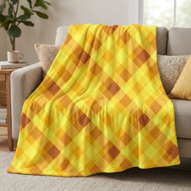 Polaire Couverture Épaisse à Carreaux Jaune Clair de Jaune (Cute Egg Yolk Yellow Plaid Large Fleece Blanket draped over a sofa in a living room.)