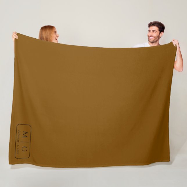 Polaire Couverture personnalisée avec monogramme et date e (En situation)