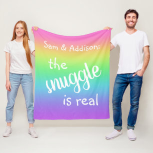 Polaire Le Snuggle est une vraie couverture Rainbow person