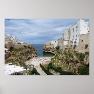 Polignano une plage de ville de jument en affiche