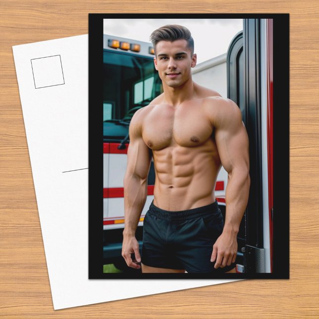 Pompier Bodybuilder | Carte postale (Firefighter bodybuilder on postcard)