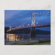 Pont à la carte postale de nuit