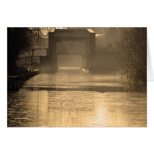 Pont au soleil et à la brume du matin