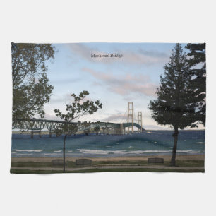 Pont de Mackinac avec la serviette de cuisine