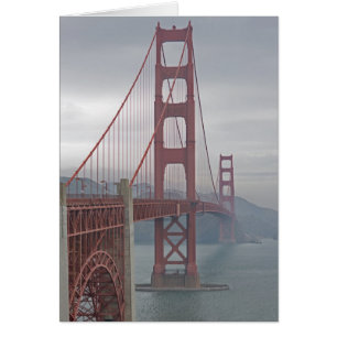 Pont de porte d'or dans la brume.