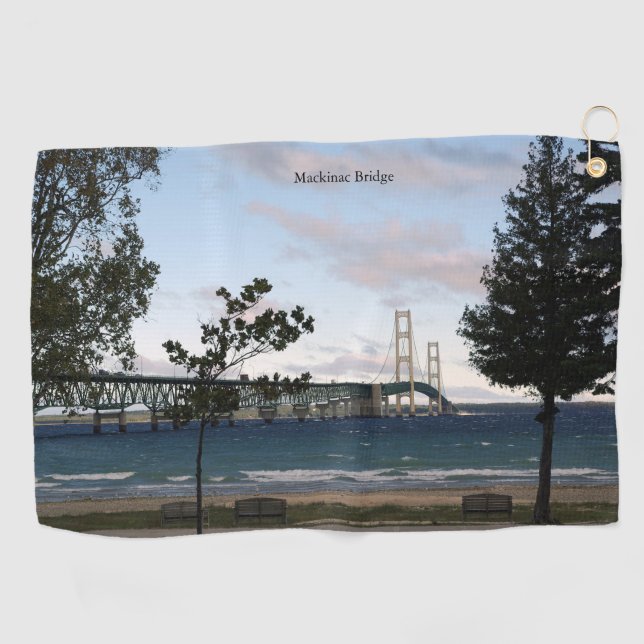 Pont Mackinac avec serviette de golf arborée (Horizontal)