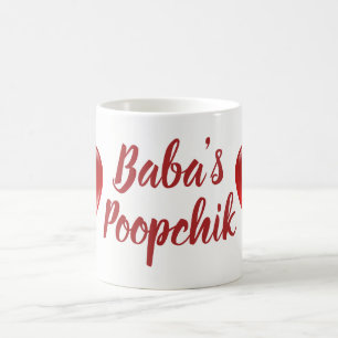 Poopchik du baba et tasse ukrainienne de coeurs de
