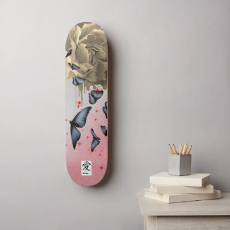 POPIES DE SKATEBOARD ET BOUTEILLES BLEUES