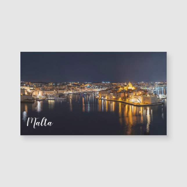 Port de Malte illuminé la nuit (Devant)