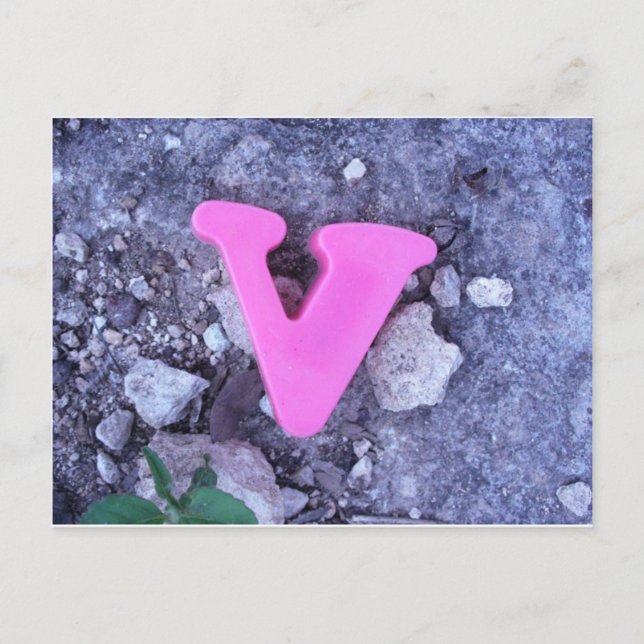 Porté à vous par la lettre V Carte postale (Devant)