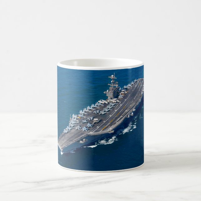 PORTE-AVIONS AMÉRICAIN – CVN-74 Mug (Centre)