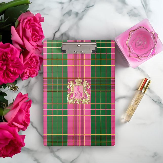 Porte-bloc Monogramme Pink et vert preppy Plaid (Stylish Pink and Green Monogrammed Crest Clip Board)