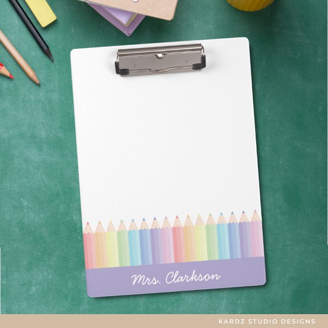 Porte-bloc Professeur personnalisé de crayons arc-en-ciel vio (Personalize this pastel color pencils rainbow clipboard for your favorite teacher.)