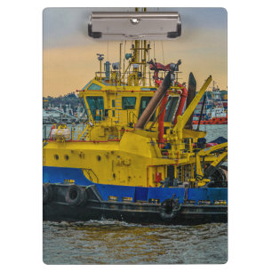 Porte-bloc Tugboat sailing at river, montevideo, uruguay