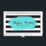 Porte-cartes De Visite Chic Stripes Turquoise Blanc Noir<br><div class="desc">Porte-carte de visite chic à rayures blanches et noires sous une tache turquoise. Votre nom dans un script charmant et tourbillonnant,  et votre occupation ou titre dans une serif standard élégante.</div>