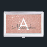 Porte-cartes De Visite Parties scintillant rose Rose or et Monogramme éti<br><div class="desc">Pink Rose Gold Faux Parties scintillant et Sparkle Elegant Monogram Titulaire de carte d'affaires pour professionnels de la beauté tels que soins de la peau, micro-blading, Eyelash Extensions, cheveux ou maquillage Beauty Salon Manager ou Employé. Ce détenteur de carte de visite peut être customisé pour inclure votre nom initial et...</div>