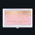 Porte-cartes De Visite Possesseur de carte d'affaires Confetti Pink Faux<br><div class="desc">Porte-carte de visite moderne et élégant avec faux confettis en feuille d'or. Veuillez noter qu'il s'agit d'un faux papier,  il n'y aura pas de véritable feuille d'or dans l'article final. Des éléments correspondants sont disponibles.</div>