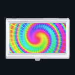 Porte-cartes De Visite Rétro hippie de colorant de cravate psychédélique<br><div class="desc">Caractéristiques de conception ce super un arc-en-ciel lumineux et tourbillonnant de couleurs dans un motif teint noué. C'est un amusement,  rétro conception pour les hippies/bohémiens pacifiques qui aiment les années 1960,  les années 1970 et la couleur psychédélique.</div>