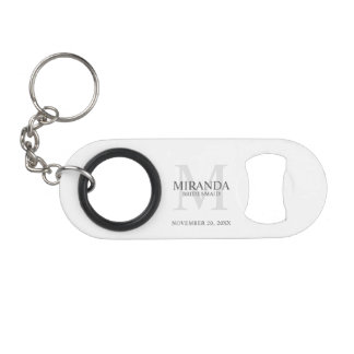 Porte-clé Décapsuleur Monogramme et nom personnalisés de demoiselle d'ho