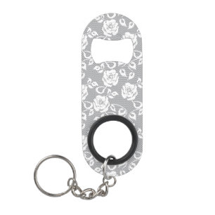 Porte-clé Décapsuleur Motif blanc de dentelle sur l'arrière - plan gris