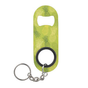 Porte-clé Décapsuleur Motif d'ensemble d'ananas sur le vert