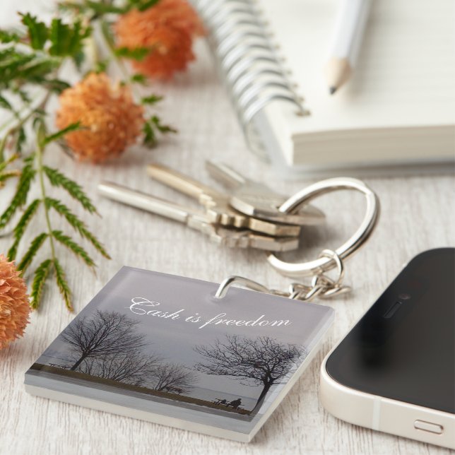 Porte-clé "l'argent est la liberté" par RoseWrites (Devant Droit)