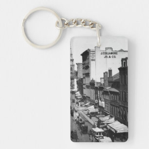 Porte-clefs 1859 : Le trafic et magasins sur la rue de