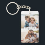 Porte-clefs 2 Photo Collage Nom de famille - Photos horizontal<br><div class="desc">Utilisez jusqu'à deux photos horizontales ou selfies pour créer un cadeau unique et personnel. Si vous avez besoin d'ajuster les images,  cliquez sur l'outil personnaliser pour apporter des modifications.</div>