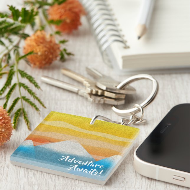 Porte-clefs Adventure Await Mountain Sunset (Devant Droit)