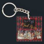 Porte-clefs Alice au pays des merveilles Mad Cheshire Chat<br><div class="desc">Ce nouveau design coloré est basé sur des dessins classiques d'Alice au pays des merveilles, datant des années 1800, montrant la fête du thé fou avec Alice, le Chapeau Mad, le Cheshire Cat, le Lapin Blanc ainsi qu'une variété de personnages. De Alice au pays des merveilles par Lewis Carroll.</div>