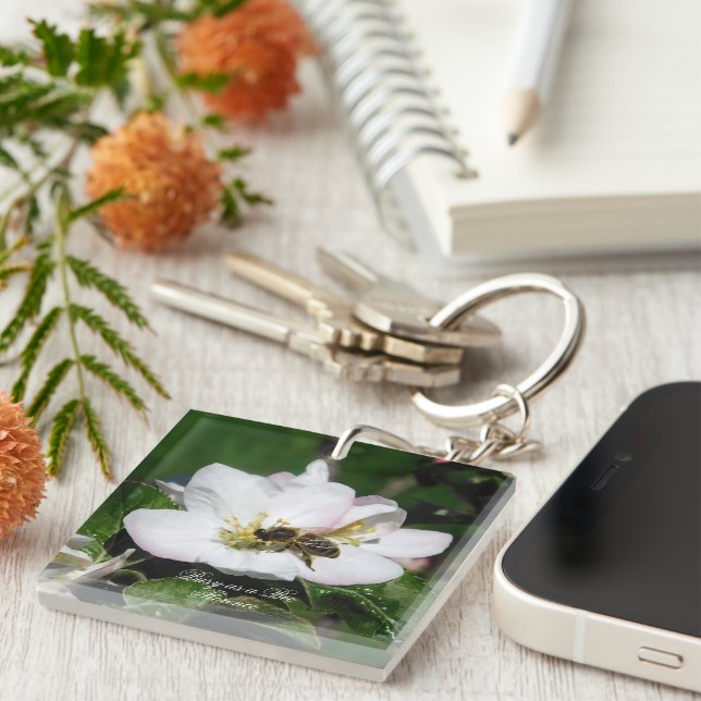Porte-clefs Apple Blossom & Bee Macro Photo | Acrylic Keychain (Devant Droit)