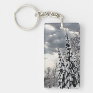 Porte-clefs Arbres verts enneigés sous un hiver dramatique