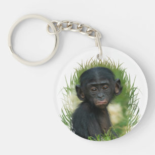 Porte-clefs Baby Ape dans l'herbe