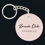 Porte-clefs Brunch Club | Nom rose moderne manuscrit<br><div class="desc">Simple et élégant "Brunch Club" devis personnalisé design d'art dans la typographie manuscrite minimaliste moderne et un champ de nom personnalisé pour ajouter votre nom ou les noms de vos amis brunch comme un joli set ou un cadeau assorti! On dit que le brunch est né en Angleterre à la...</div>