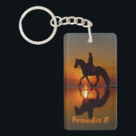 Porte-clefs Cadeau personnalisé pour l'équitation du cheval<br><div class="desc">Le beau cadeau personnalisé pour quelqu'un ce aime des chevaux. Les caractéristiques ont silhouetté l'image de la fille montant à cheval le long de la plage dans un coucher du soleil. Changez le texte pour faire ces personnel superbe et unique. Fait un cadeau parfait de stuffer ou d'anniversaire de bas...</div>