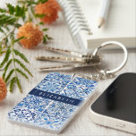 Porte-clefs Carreaux méditerranéens, Portugais, Azulejo, Votre<br><div class="desc">Motif élégante,  élégante et raffinée avec carrelage méditerranéen bleu et blanc. Un cadeau moderne et tendance,  parfait pour les amoureux de l'Azulejo dans votre vie. Personnalisez en ajoutant votre nom,  votre pseudonyme,  votre monogramme ou vos initiales.</div>