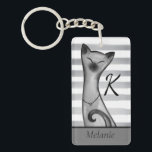 Porte-clefs Chat arrogant snob barré personnalisé<br><div class="desc">Chat sophistiqué sur l'arrière - plan rayé,  porte - clé personnalisé pour des amoureux de les chats.</div>