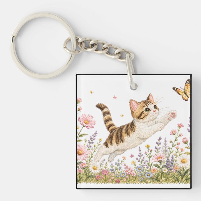 Porte-clefs Chat brodé poursuivant un papillon dans une prairi (Devant)