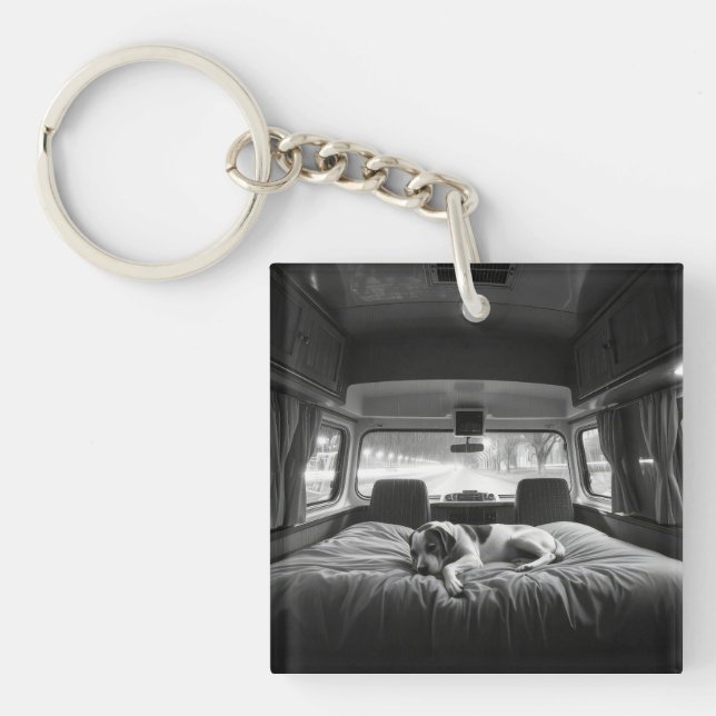 Porte-clefs Chien dans le lit d'un camping-car (Devant)