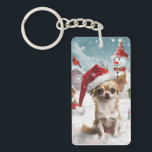 Porte-clefs Chihuahua Winter Wonderland Christmas Joy<br><div class="desc">Ce design festif reflète l'esprit joyeux de la période des fêtes, avec un adorable petit portant un chapeau de Père Noël. Le chien est niché dans un pays des merveilles hivernales, avec un bonhomme de neige, un sapin de Noël décoré et des cadeaux joliment emballés. Les flocons de neige tombent...</div>
