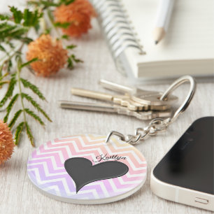 Porte-clefs Coeur noir sur Ombre Chevron Stripe avec nom