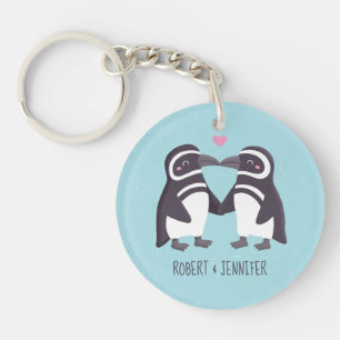 Porte-clefs Couple de manchots mignons s'embrassant dans l'amo