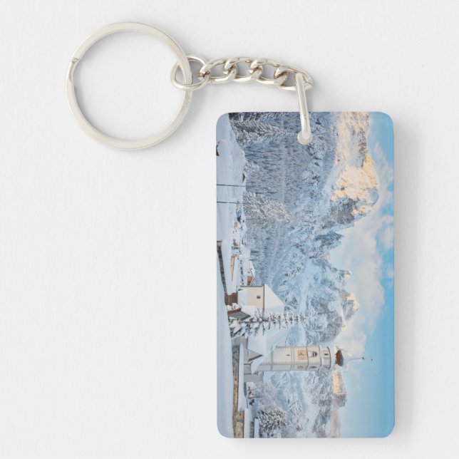 Porte-clefs Église couverte de neige avec fond de montagne (Devant)