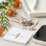 Porte-clefs Élégant Monogramme Nom du script Moderne<br><div class="desc">Monogramme gris or Nom du script porte - clé moderne vous pouvez facilement modifier avec votre nom et initial en cliquant sur le bouton "Personnaliser". Modifiez complètement les couleurs du texte et de l'arrière - plan lorsque vous sélectionnez le lien "Customiser cette".</div>