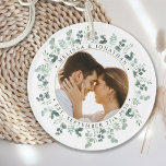 Porte-clefs Elégant Photo Personnalisé Mariage Eucalyptus<br><div class="desc">Ajoutez la touche finale à votre mariage avec cette photo personnalisée de mariage de verdure botanique eucalyptus porte - clé. Parfait comme les faveurs de mariage à tous vos invités. Customisez ces faveurs de mariage avec votre photo mariage préférée, photo nouvellement mariée, et personnalisez avec le nom et la date....</div>